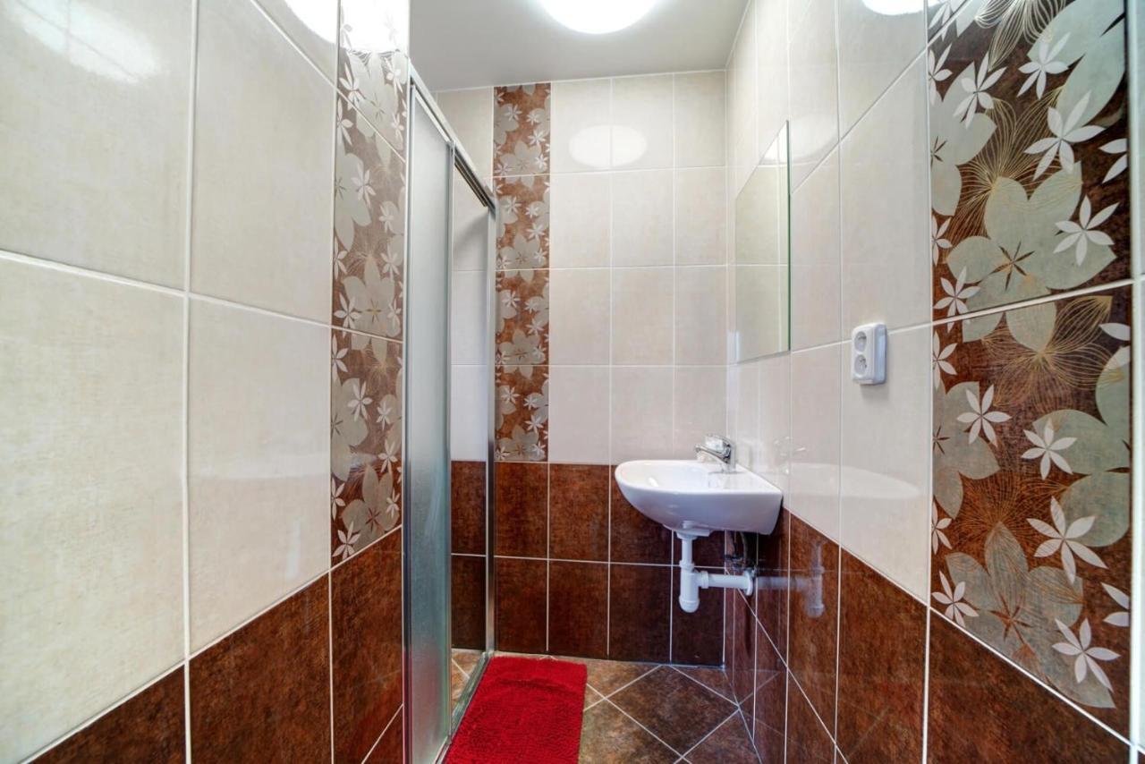 Hotel Zlechov Plumlov ภายนอก รูปภาพ