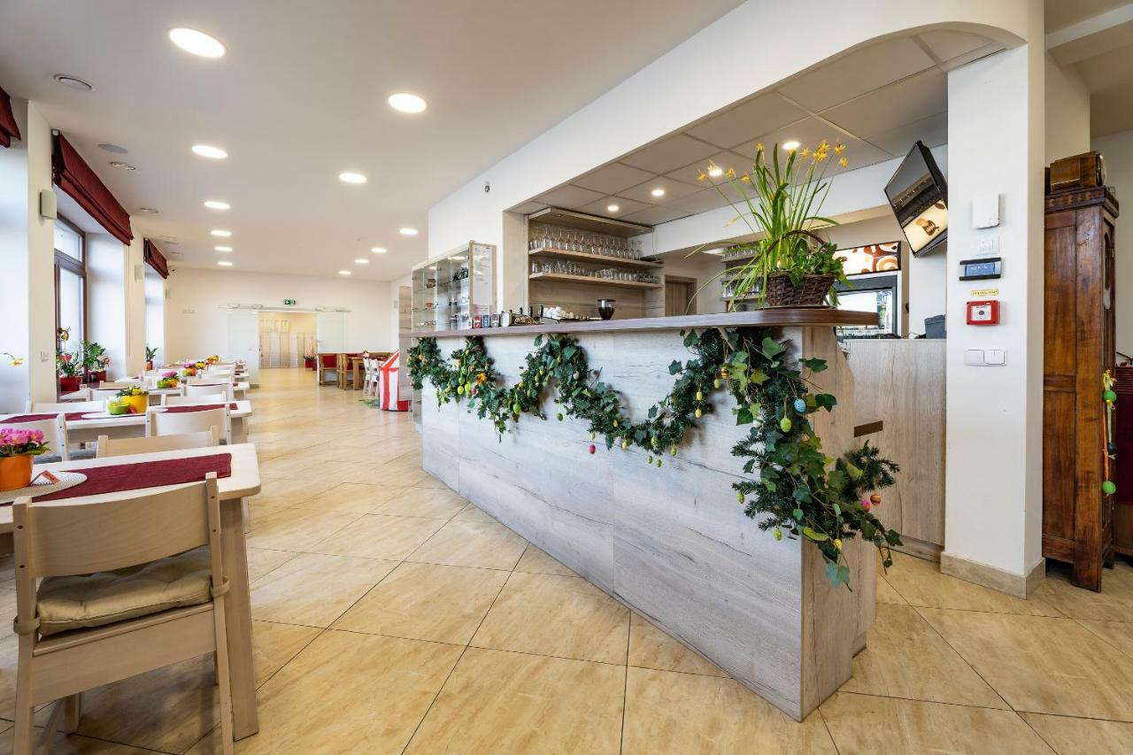Hotel Zlechov Plumlov ภายนอก รูปภาพ