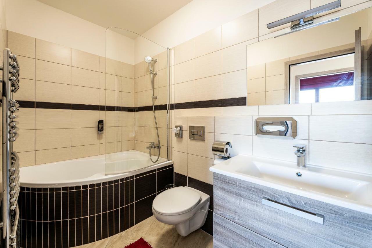 Hotel Zlechov Plumlov ภายนอก รูปภาพ